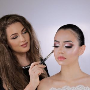 How do I start a career in makeup makeupae