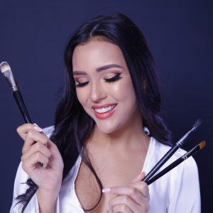 WHAT EDUCATION DO YOU NEED TO BECOME A MAKEUP ARTIST